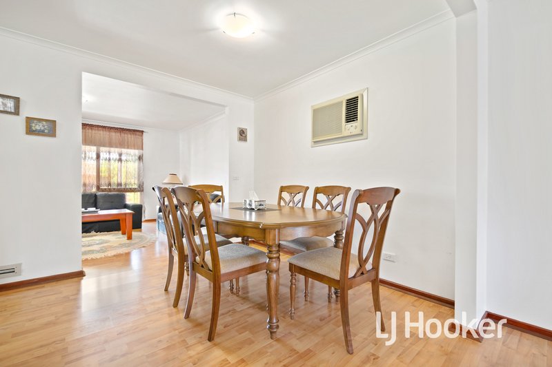 Photo - 18 Simon Court, Hampton Park VIC 3976 - Image 3