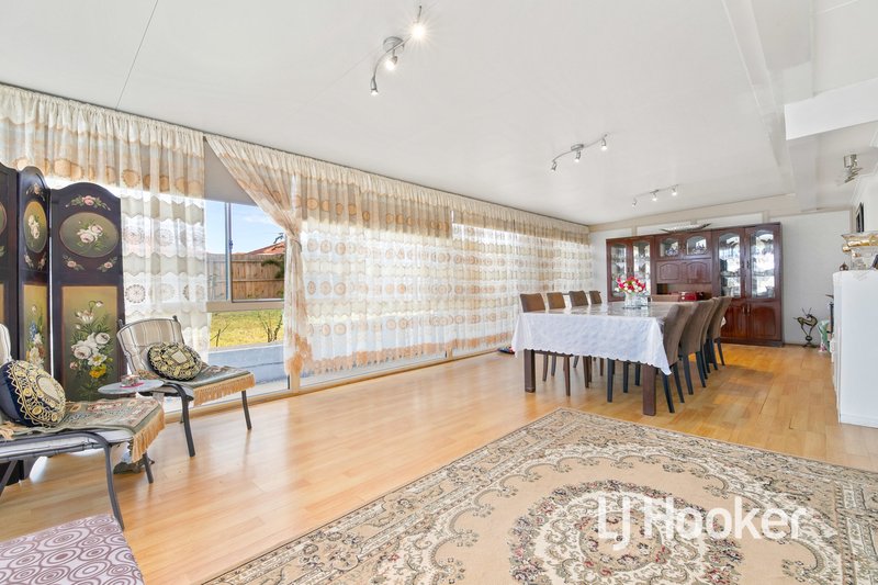 Photo - 18 Simon Court, Hampton Park VIC 3976 - Image 6