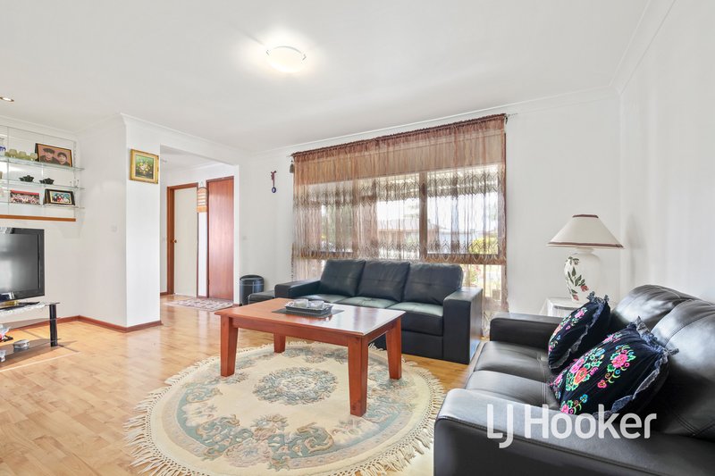 Photo - 18 Simon Court, Hampton Park VIC 3976 - Image 4