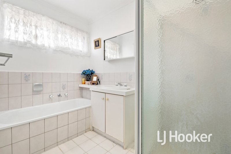 Photo - 18 Simon Court, Hampton Park VIC 3976 - Image 12