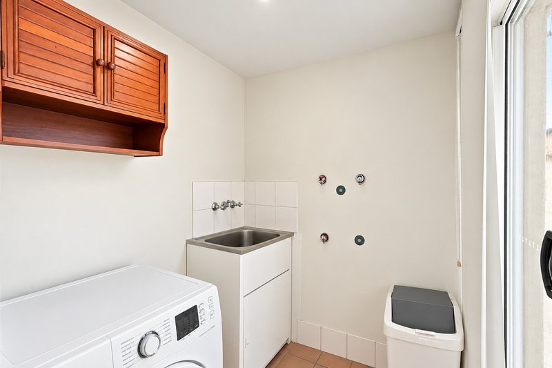 Photo - 18 Sirett Street, Runcorn QLD 4113 - Image 18