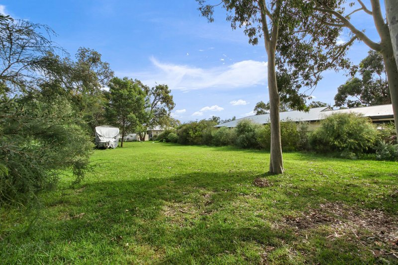 Photo - 18 Sixth Avenue, Raymond Island VIC 3880 - Image 3