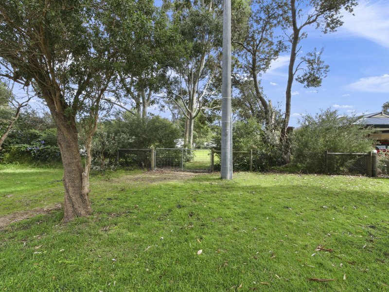 Photo - 18 Sixth Avenue, Raymond Island VIC 3880 - Image 6