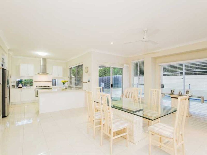 Photo - 18 Skyburnett Street, Reedy Creek QLD 4227 - Image 8