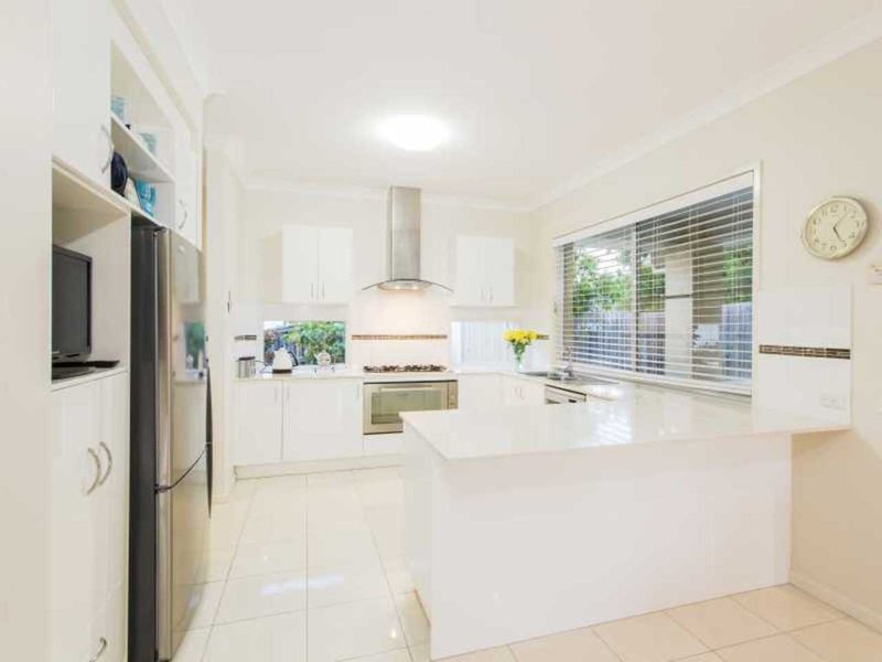 Photo - 18 Skyburnett Street, Reedy Creek QLD 4227 - Image 9