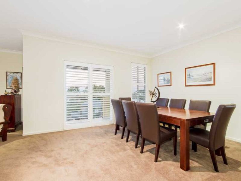 Photo - 18 Skyburnett Street, Reedy Creek QLD 4227 - Image 14