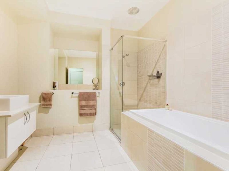 Photo - 18 Skyburnett Street, Reedy Creek QLD 4227 - Image 21