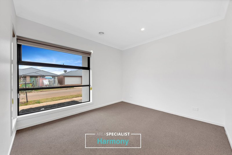 Photo - 18 Skypac Street, Weir Views VIC 3338 - Image 2