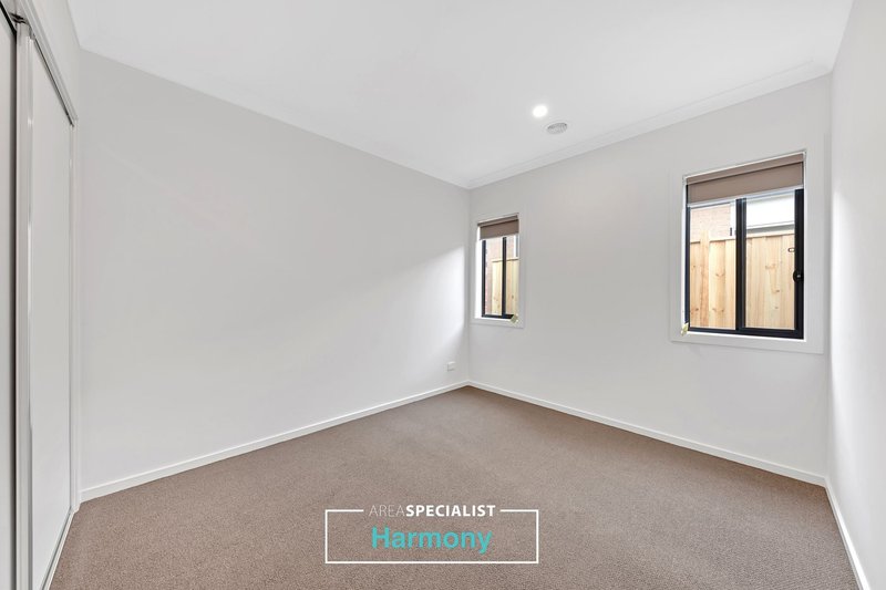 Photo - 18 Skypac Street, Weir Views VIC 3338 - Image 9