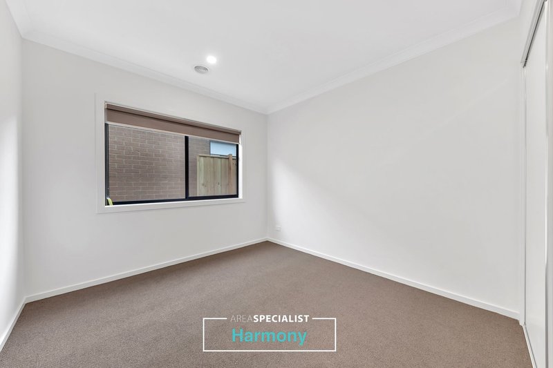 Photo - 18 Skypac Street, Weir Views VIC 3338 - Image 10