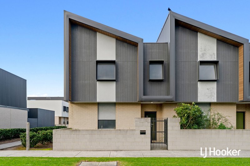 Photo - 18 Slattery Place, Pakenham VIC 3810 - Image 1