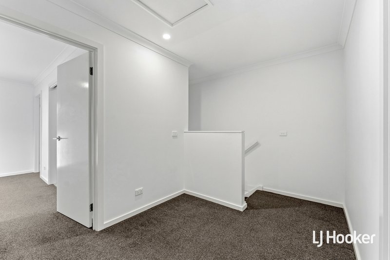 Photo - 18 Slattery Place, Pakenham VIC 3810 - Image 6