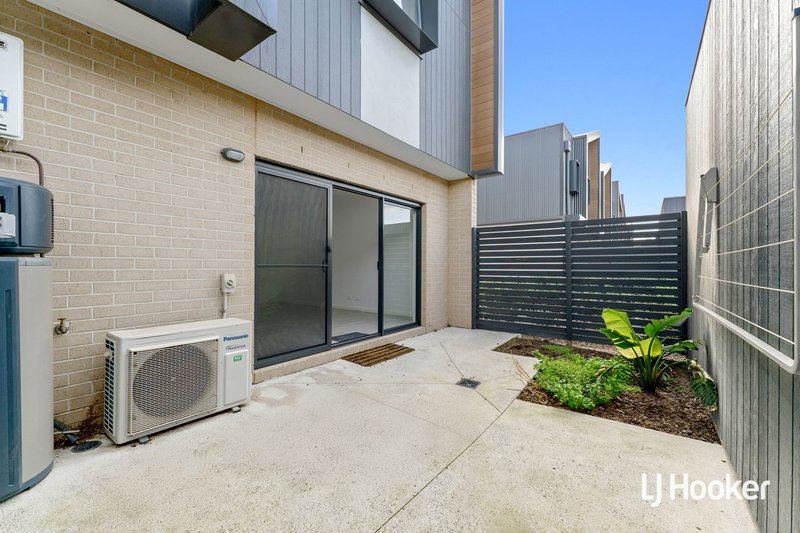 Photo - 18 Slattery Place, Pakenham VIC 3810 - Image 12