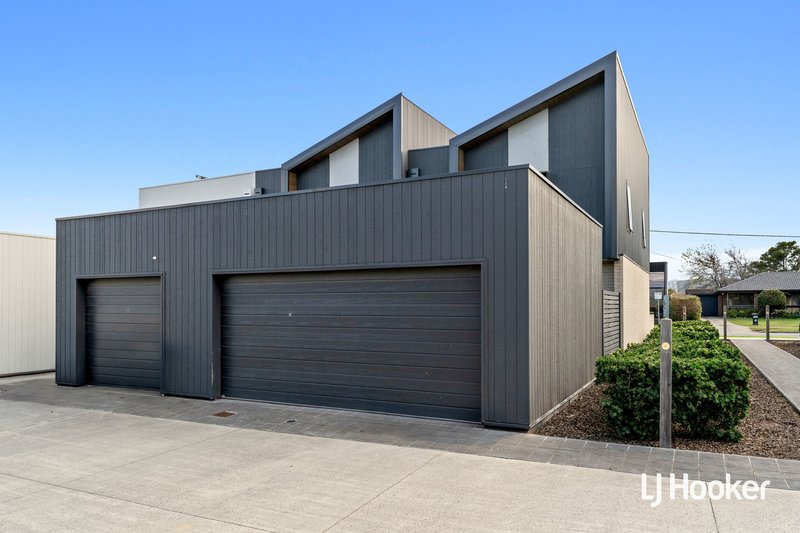 Photo - 18 Slattery Place, Pakenham VIC 3810 - Image 13