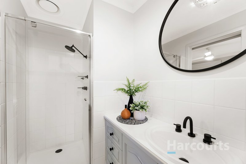 Photo - 18 Smithfield Square, Wantirna VIC 3152 - Image 9