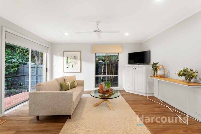 Photo - 18 Smithfield Square, Wantirna VIC 3152 - Image 11