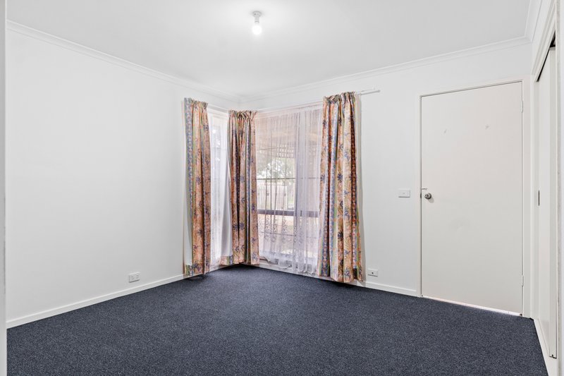 Photo - 18 Smoult Drive, Kurunjang VIC 3337 - Image 4