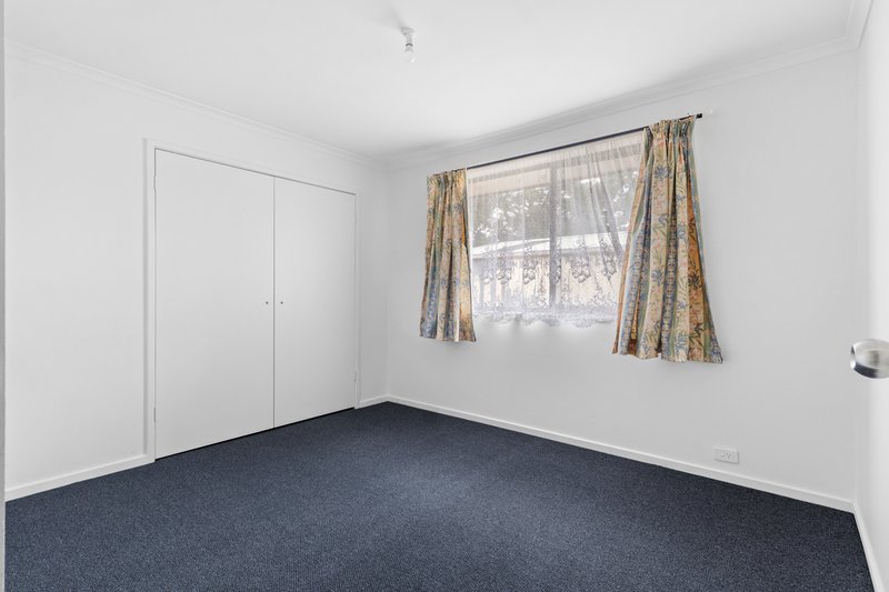 Photo - 18 Smoult Drive, Kurunjang VIC 3337 - Image 6