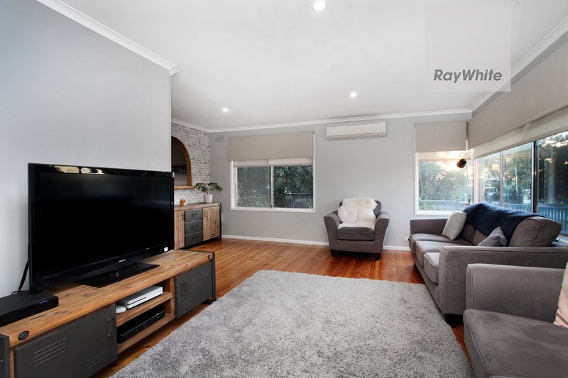 Photo - 18 Snaefell Crescent, Gladstone Park VIC 3043 - Image 9