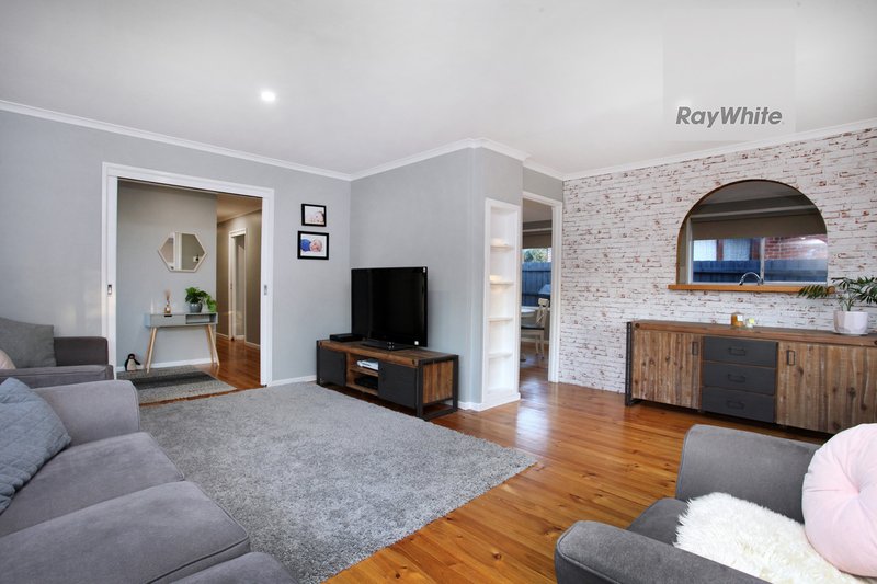 Photo - 18 Snaefell Crescent, Gladstone Park VIC 3043 - Image 10