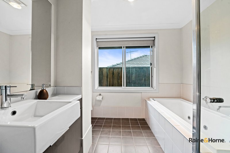 Photo - 18 Snowy Avenue, Minto NSW 2566 - Image 9