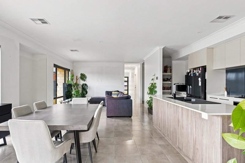 Photo - 18 Sophia Loop, West Busselton WA 6280 - Image 4