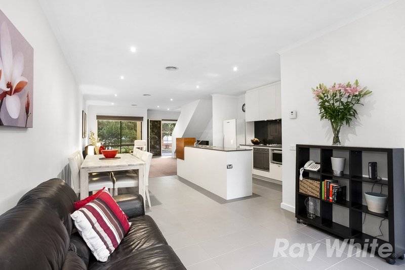 Photo - 18 Southampton Drive, Mulgrave VIC 3170 - Image 5