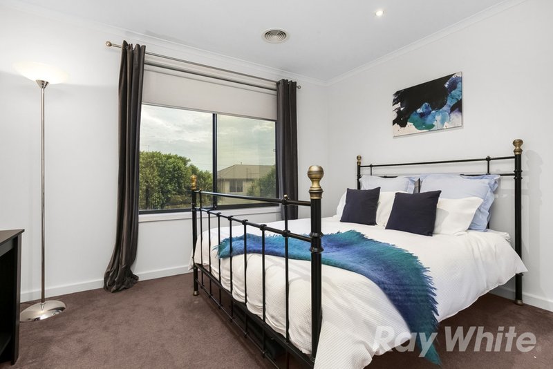 Photo - 18 Southampton Drive, Mulgrave VIC 3170 - Image 8