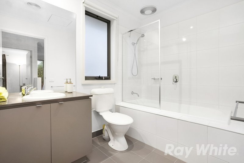 Photo - 18 Southampton Drive, Mulgrave VIC 3170 - Image 9