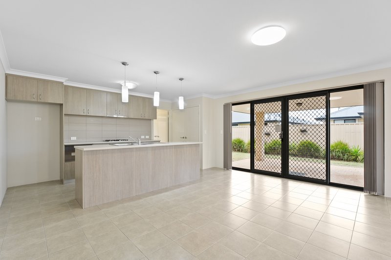Photo - 18 Southport Drive, Baldivis WA 6171 - Image 3