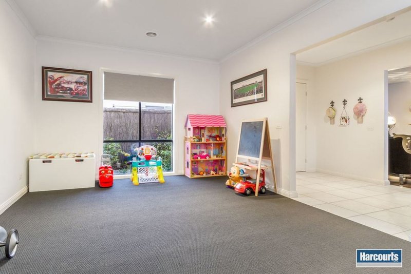 Photo - 18 Sovereign Manors Crescent, Rowville VIC 3178 - Image 6