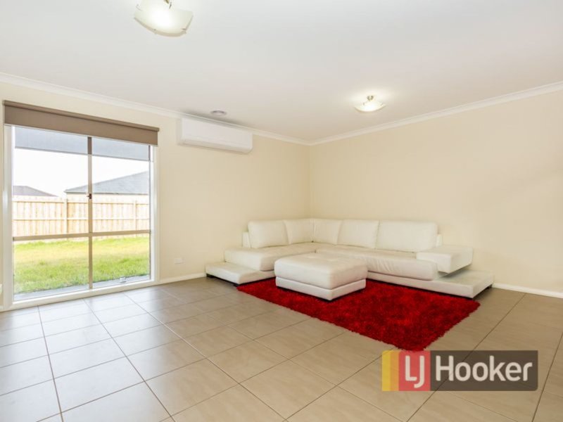 Photo - 18 Spinebill Court, Pakenham VIC 3810 - Image 6