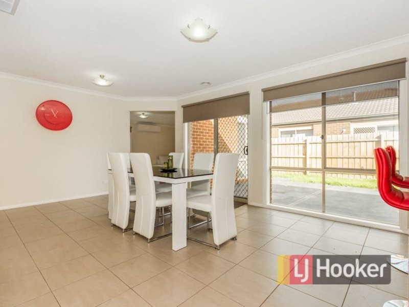 Photo - 18 Spinebill Court, Pakenham VIC 3810 - Image 9