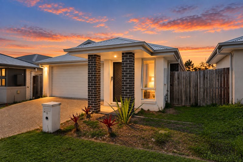Photo - 18 Splendour Circuit, Yarrabilba QLD 4207 - Image 3