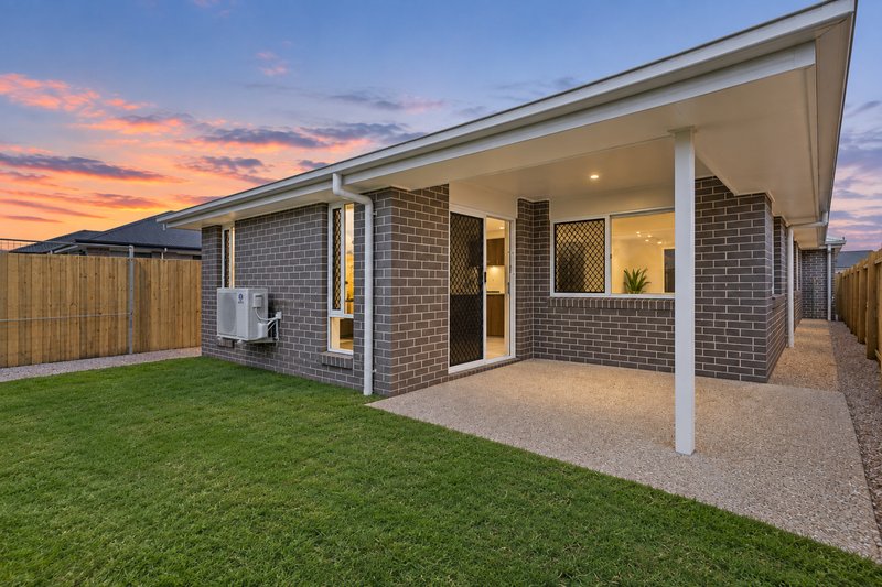 Photo - 18 Splendour Circuit, Yarrabilba QLD 4207 - Image 12