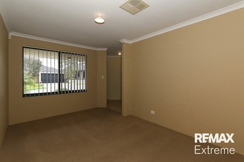 Photo - 18 Springthorpe Terrace, Clarkson WA 6030 - Image 4
