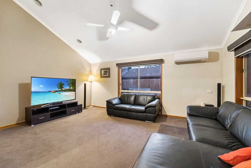 Photo - 18 St Andrews Drive, Werribee VIC 3030 - Image 5