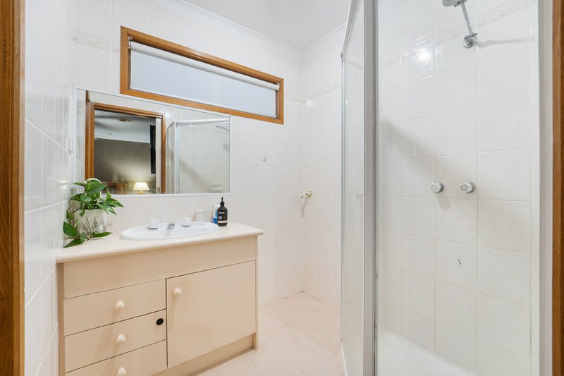 Photo - 18 St Andrews Drive, Werribee VIC 3030 - Image 7