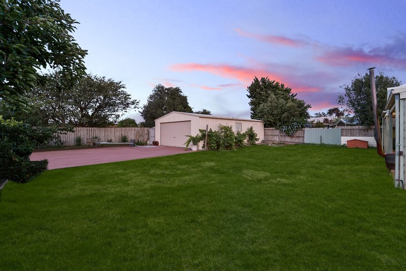 Photo - 18 St Andrews Drive, Werribee VIC 3030 - Image 10