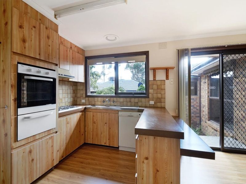 Photo - 18 St Boswells Avenue, Berwick VIC 3806 - Image 2