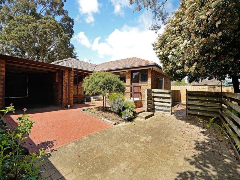 Photo - 18 St Boswells Avenue, Berwick VIC 3806 - Image 11