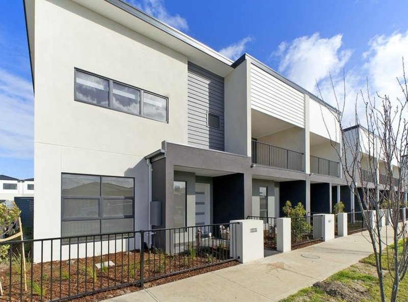 Photo - 18 St Martin Way, Pakenham VIC 3810 - Image 1