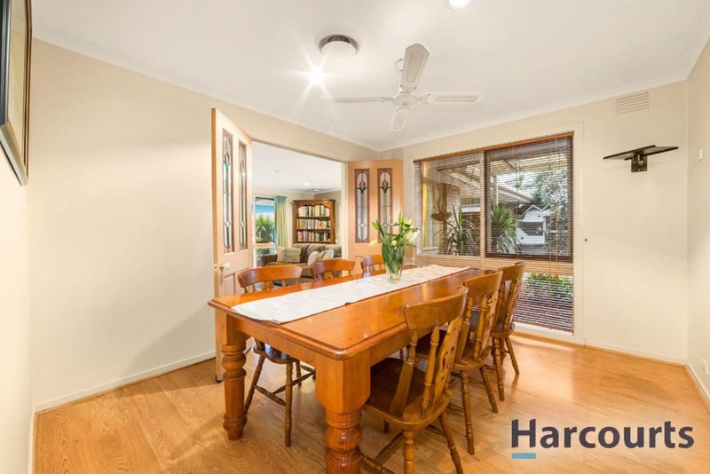 Photo - 18 St Martins Court, Wantirna South VIC 3152 - Image 3