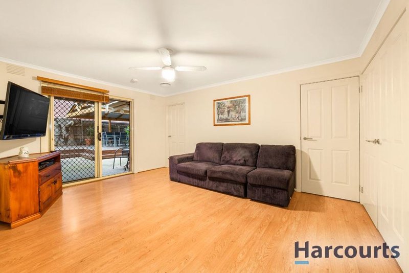 Photo - 18 St Martins Court, Wantirna South VIC 3152 - Image 5