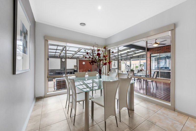 Photo - 18 St Vincent Way, Caroline Springs VIC 3023 - Image 5