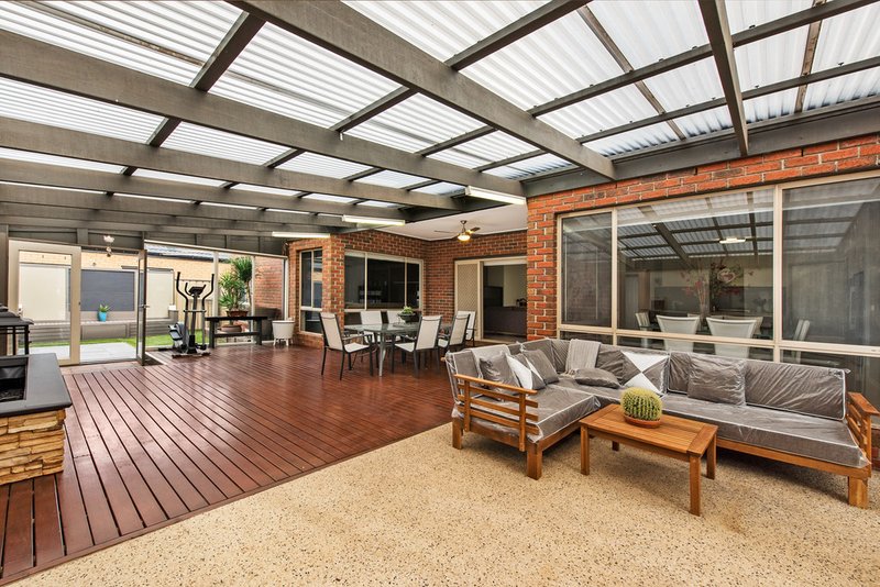 Photo - 18 St Vincent Way, Caroline Springs VIC 3023 - Image 12