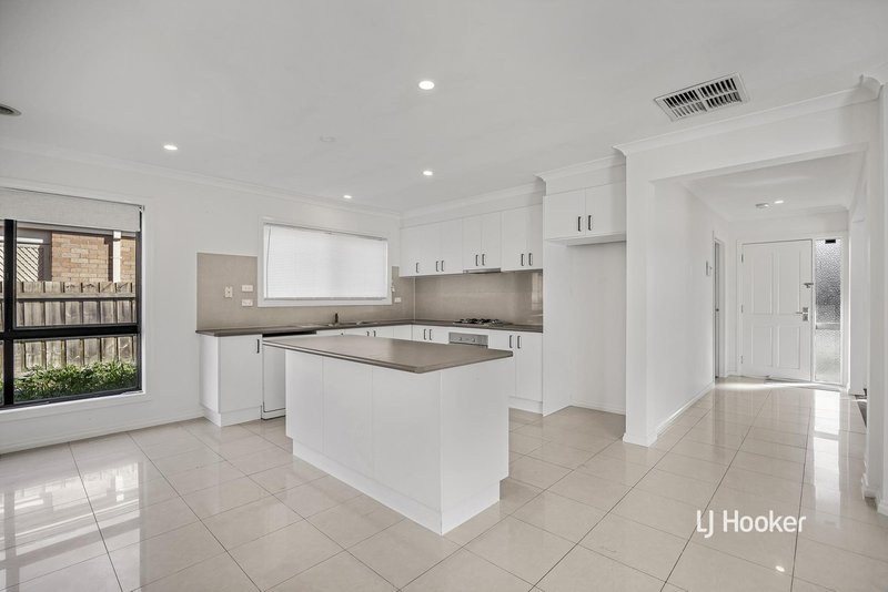 Photo - 18 Stable Drive, Truganina VIC 3029 - Image 6