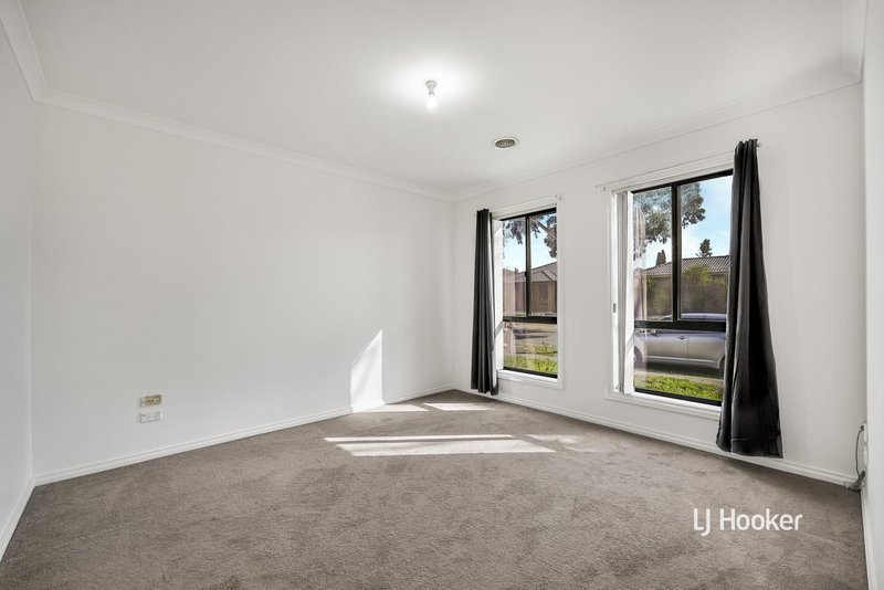 Photo - 18 Stable Drive, Truganina VIC 3029 - Image 8
