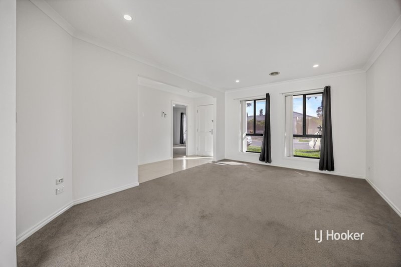 Photo - 18 Stable Drive, Truganina VIC 3029 - Image 9