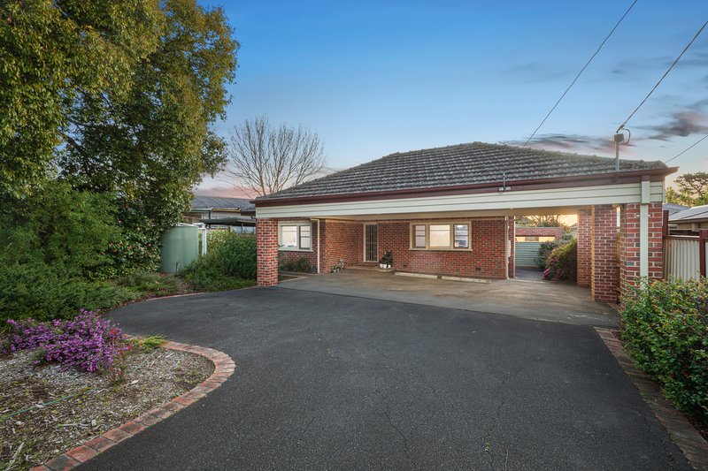 18 Stanley Avenue, Ringwood East VIC 3135